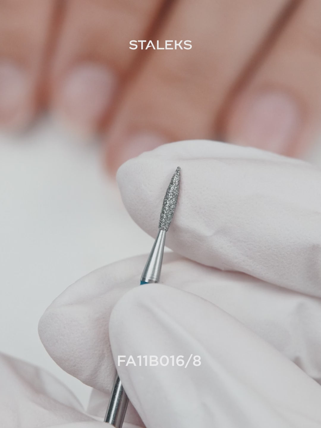 Cargar vídeo: STALEKS EXPERT Fresa diamantada «Llama aguda» azul, diámetro 1,6 mm, parte de trabajo 8 mm