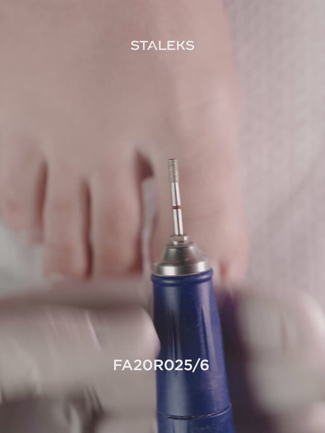 Načíst video: STALEKS EXPERT Diamantová fréza „valec“ červená, průměr 2,5 mm, pracovní část 6 mm