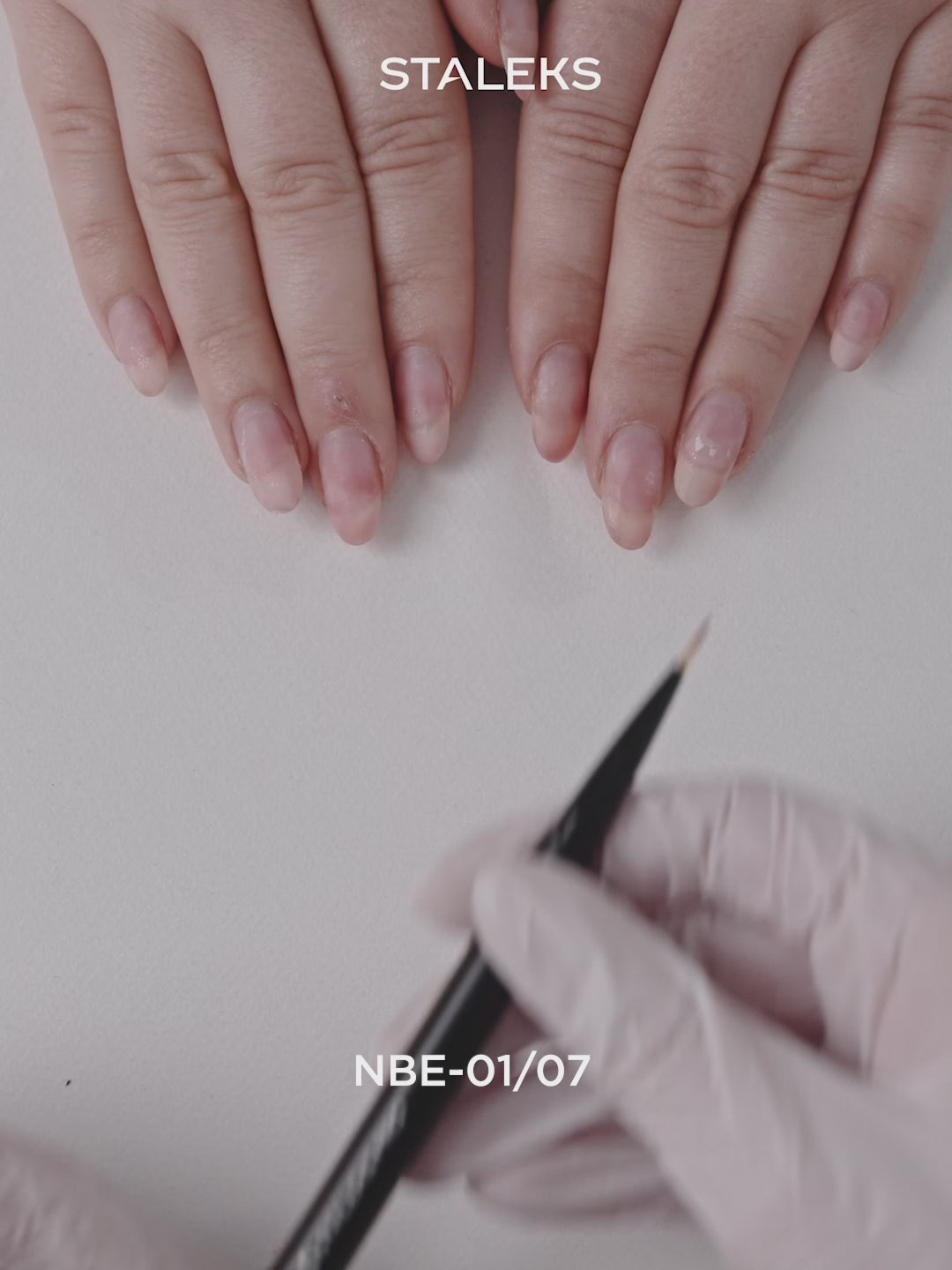 Load Video: STALEKS EXPERT 01/07 Double-ended brush, liner 7 mm/for gradient 11 mm