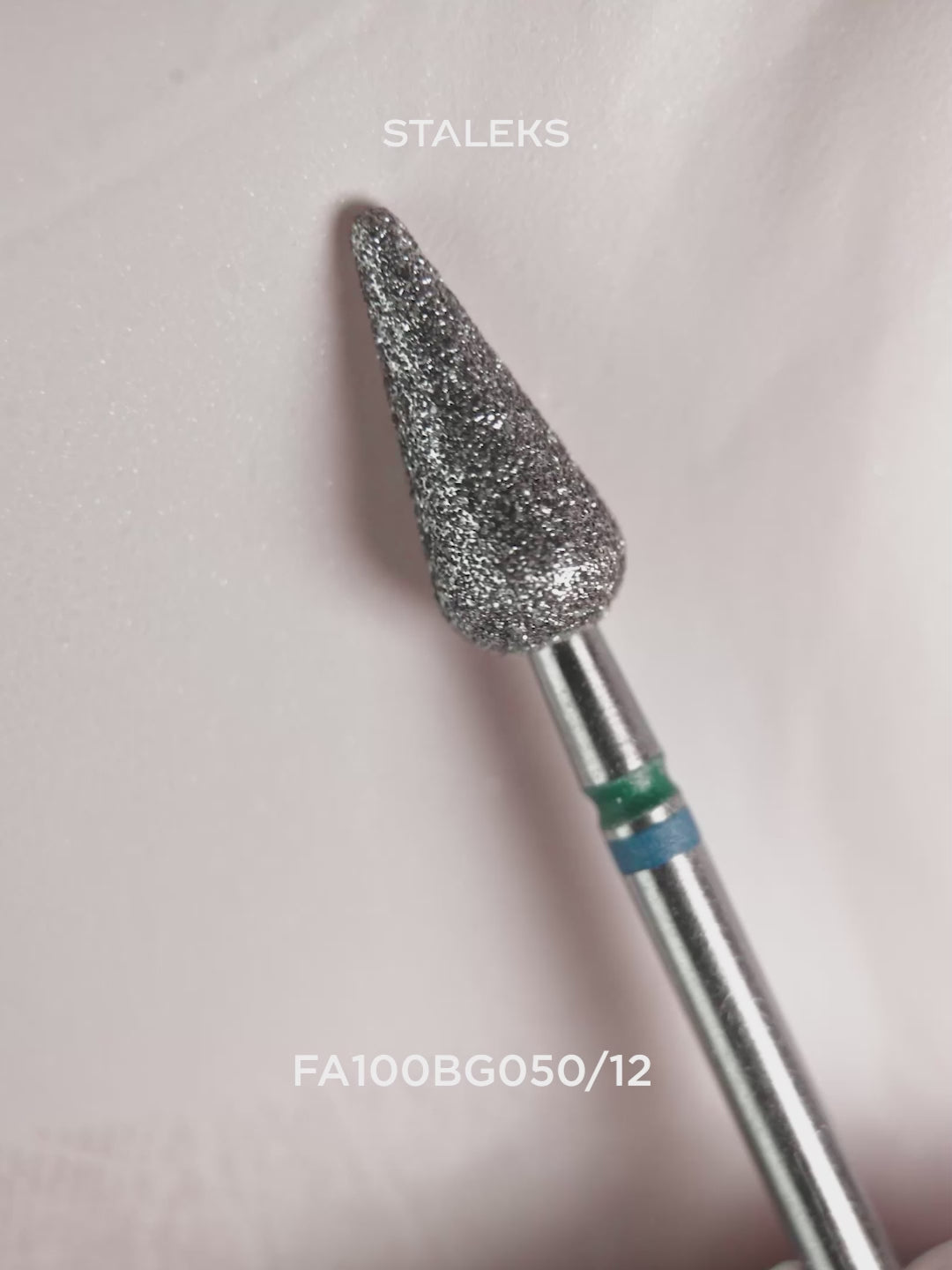 Įkelti vaizdo įrašą: STALEKS EXPERT Deimantinė DUO freza „aštrus kriaušės formos“ mėlyna-žalia, skersmuo 5 mm, darbinė dalis 12 mm